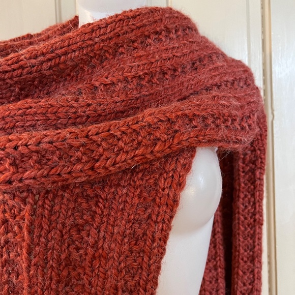 Extra-long, hand-knit scarf in alpaca-acrylic blend - Picture 2 of 15